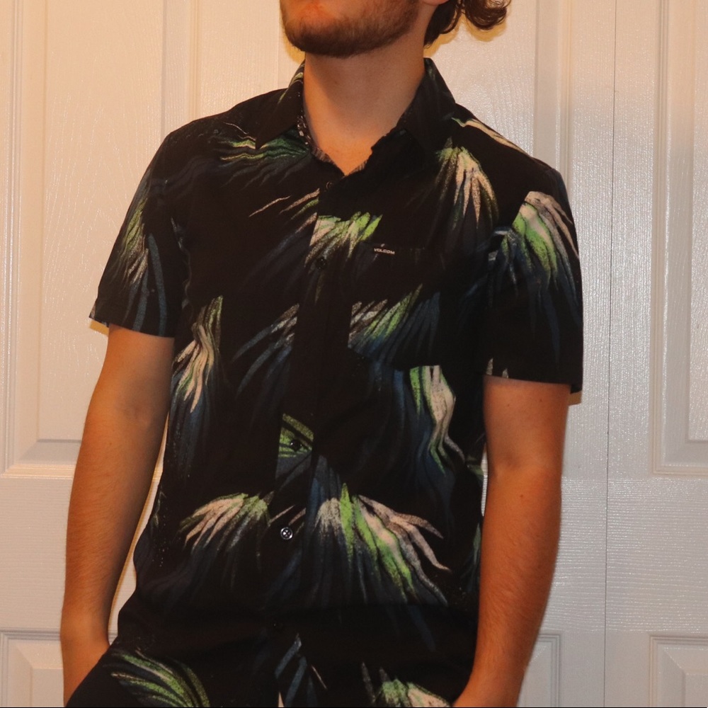 Volcom Button up T-Shirt